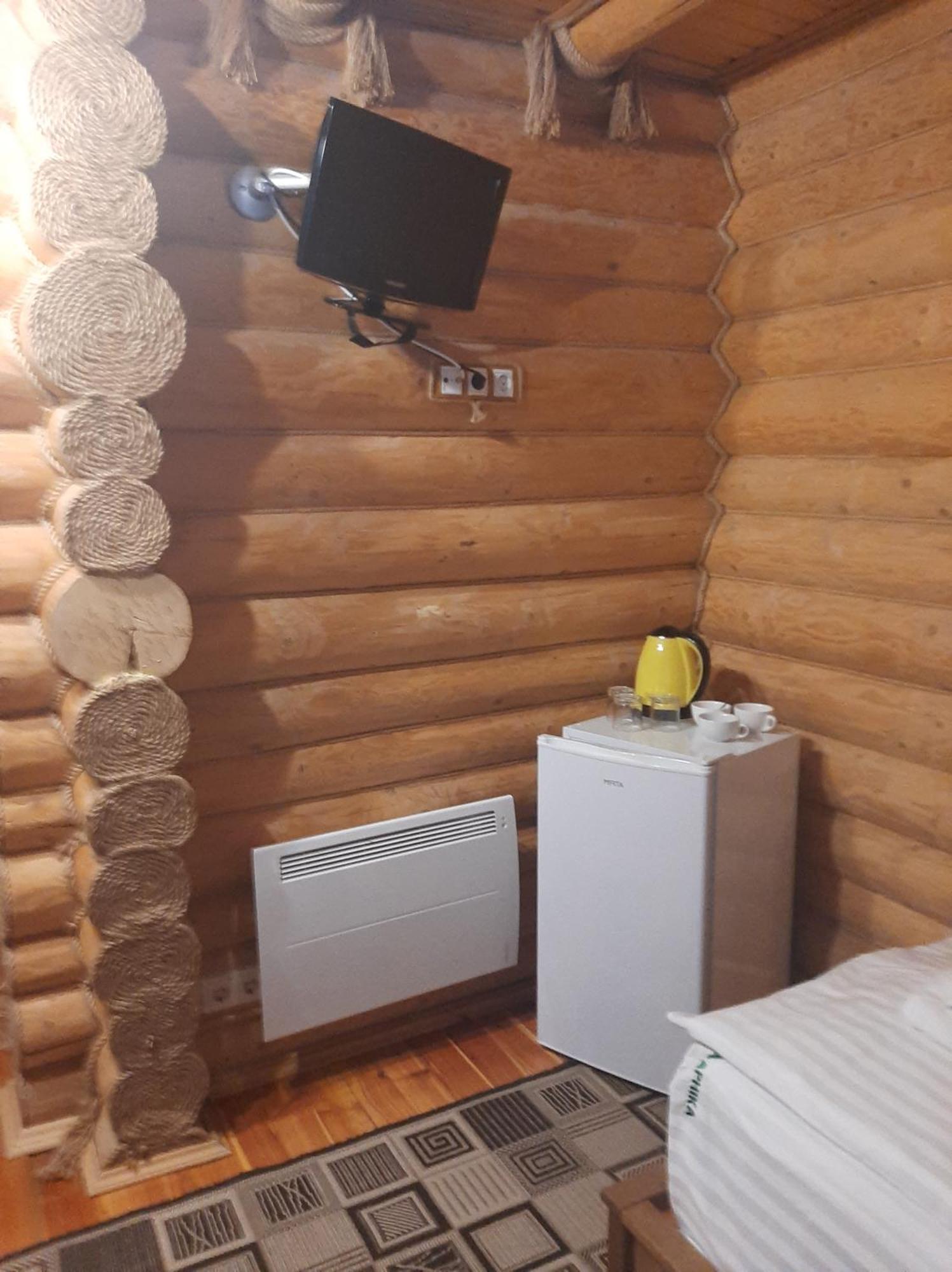 Арніка Hotel Synevyrsʼka Polyana Exterior foto
