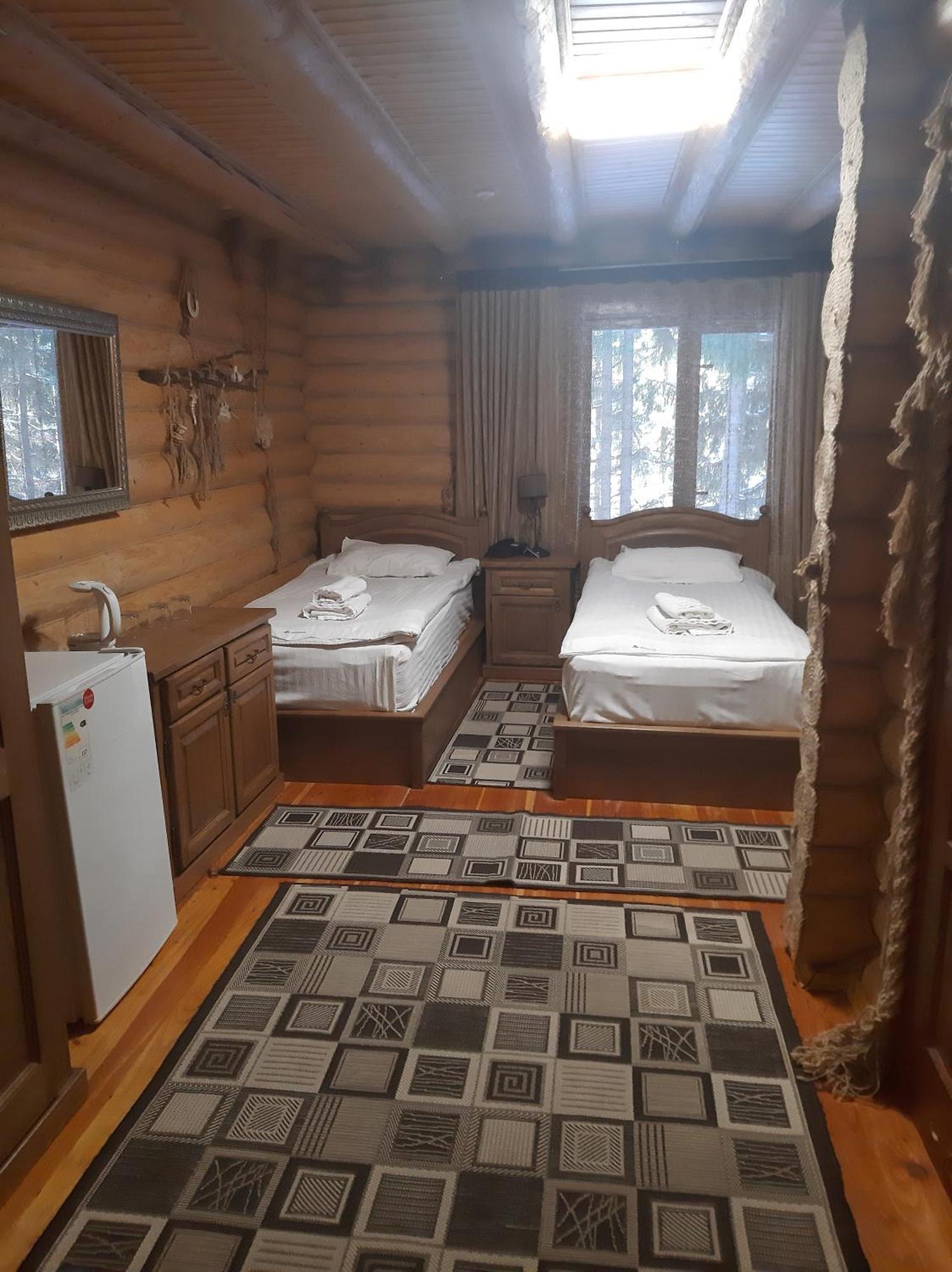 Арніка Hotel Synevyrsʼka Polyana Exterior foto