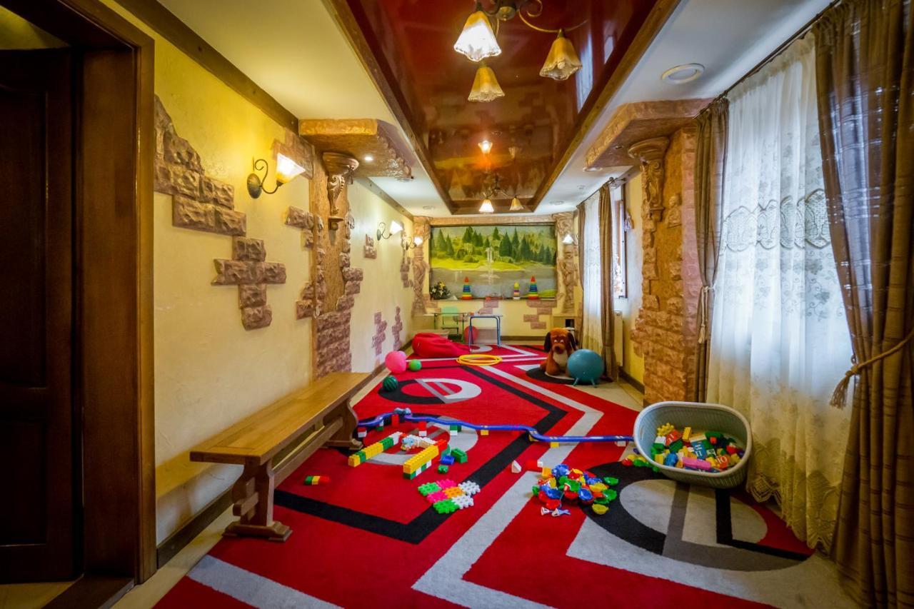 Арніка Hotel Synevyrsʼka Polyana Exterior foto
